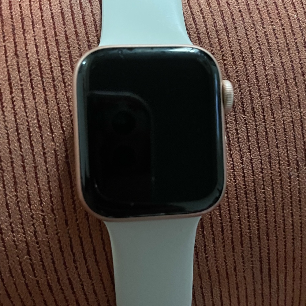 Apple Watch Series 4 40mm (Cellular + GPS)